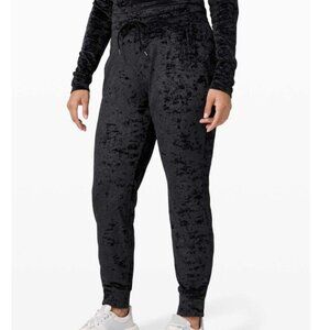 Lululemon Ready to Crush Velvet Jogger 4 Black Crushed Velvet Sweatpants EUC